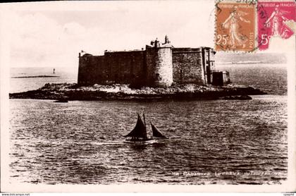 CPA Carantec le chateau du Taureau