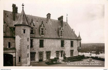 CPA Château de Chaumont-sur-Loire Interieur de la Cour et vue de la Loire