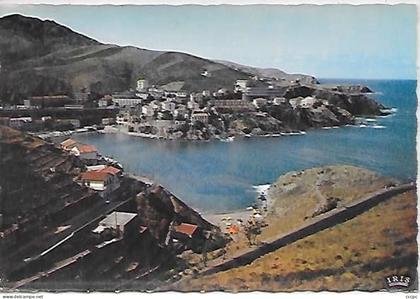 CPSM Cerbère vue générale Au premier plan la Route d'Espagne