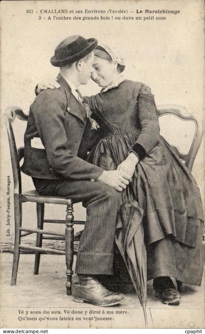 CPA Challans et ses Environs Le Maraichinage a l ombre des grands bois Folklore Costume Femme