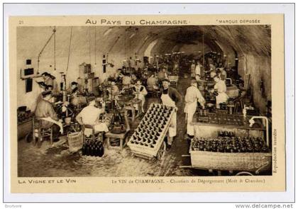 cpa Vin de Champagne chantiers de degorgement Moet et chandon n°21 AU PAYS DU CHAMPAGNE vigne et vin -em choque