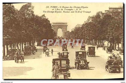 CPA Paris L'Avenue des Champs Elysees et l'Arc de Triomphe
