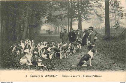 Carte Postale Ancienne - 60 - Chantilly - Équipage de chantilly - chasse à courre pendant l'attaque - Animée - Chiens -