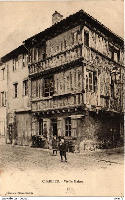 CPA CHARLIEU - Vieille Maison (430530)