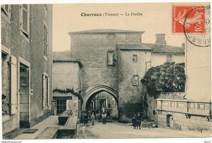 CHARROUX - Le Porche