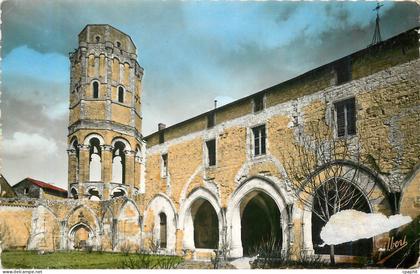 CPM Cx7 charroux (vienne) ancienne abbaye et tour charlemagne xi s(monument historique)