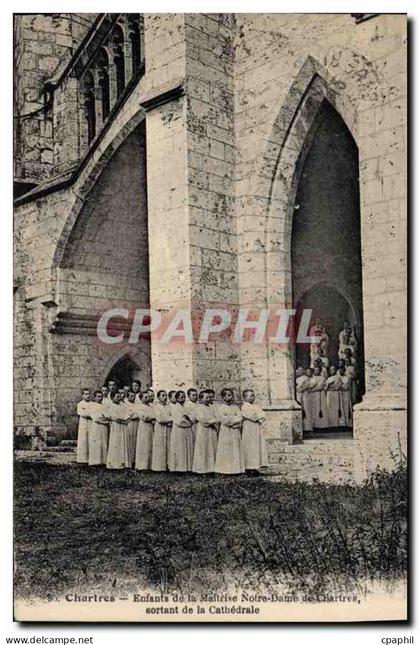 CPA Chartres Enfants de la Maitrise Notre Dame de Chartres sortant de la Cathedrale