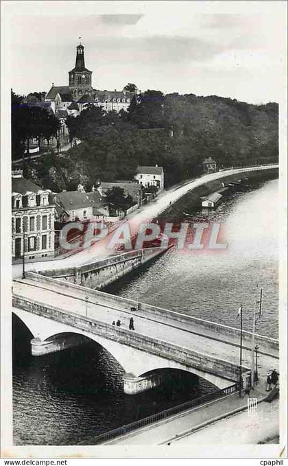 CPA Chateau Gontier Le Pont et l'Eglise St Jean