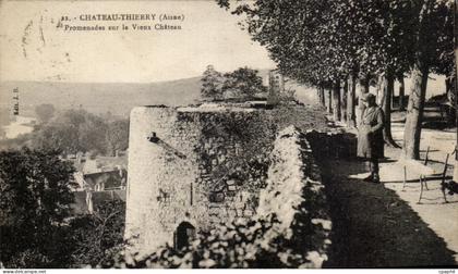 CPA Chateau Thierry Promendes sur le Vieux Chateau
