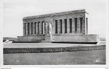 CPSM Chateau Thierry Mémorial Américain