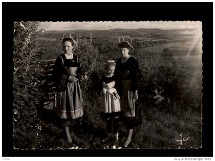 29 - CHATEAUNEUF-DU-FAOU - Costumes - coiffes