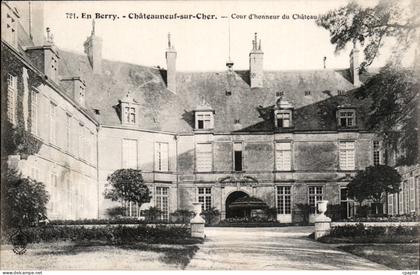 Chateauneuf sur Cher CPA Cour d'honneur du chateau