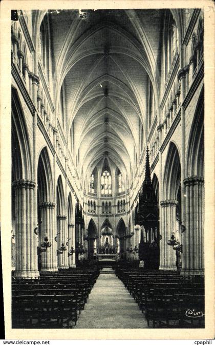 CPA Chateauneuf sur Cher l interieur de la Basilique