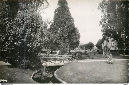 CPM Chatellerault Vienne Jardin Public