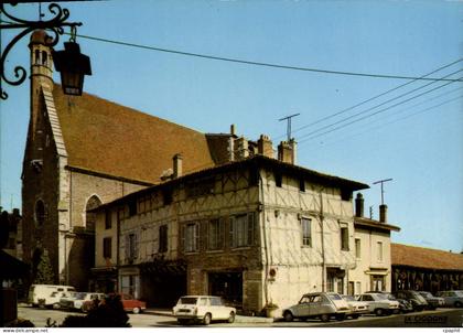 CPA Chatillon sur Chalaronne l'Eglise du XV S Vieille Maison a Colombages