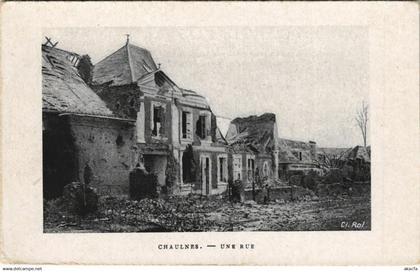 CPA Guerre Military CHAULNES Une rue (807296)