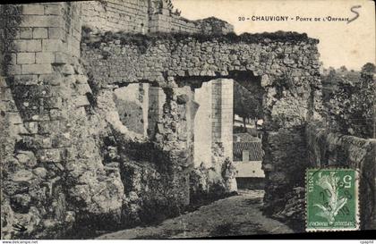 CPA Chauvigny Porte de l'Orfraie