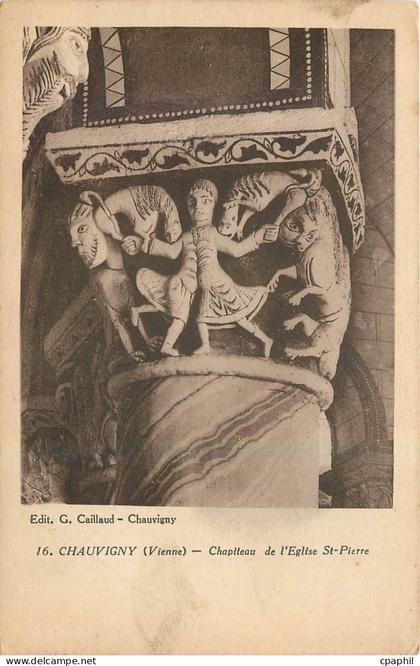 CPA Chauvigny Vienne Chapiteau de l'Eglise St Pierre