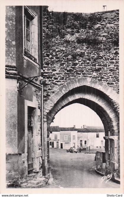 49 CHEMILLE PORTE DU VIEUX CHEMILLE