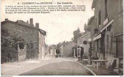 Carte POSTALE Ancienne de  CLERMONT en ARGONNE - Rue Gambetta, POMPE a ESSENCE
