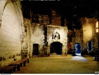 CPM Cognac Charente Chateau de Cognac Ets Cognac Otard Salle au Casque