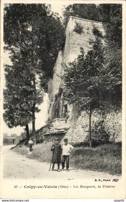 Crepy en Valois - Les Remparts la Poterne CPA