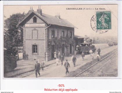 CROISILLES: la gare, locomotive - état
