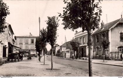 26-2400 :  CROISSY-SUR-SEINE. BOULEVARD DE LA MAIRIE