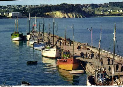 CPM Crozon Morgat Bateaux de Peche dans le Port Bateaux