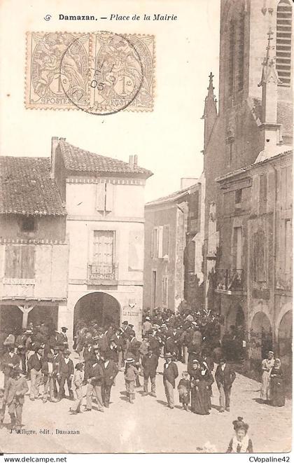 DAMAZAN (47) Place de la Mairie en 1905 (Superbe animation)