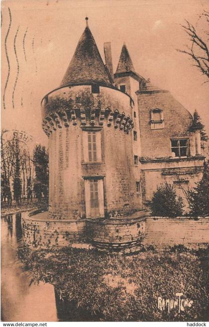DAMPIERRE SUR BOUTONNE : CHATEAU