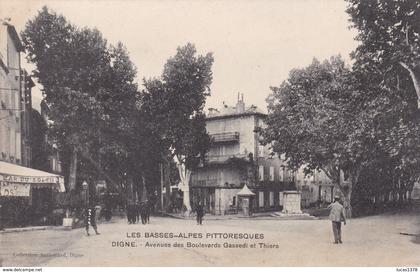 04 / DIGNE / AVENUES DES BOULEVARDS GASSENDI ET THIERS / TRES JOLIE CARTE