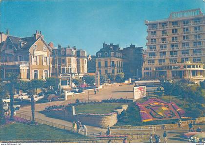 CPM Dinard cote d'Emeraude Boulevard Feart les Armes de Dinard