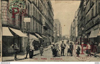 PARIS RUE LANTIEZ SMALL CRACK RIGHT UNDER CORNER