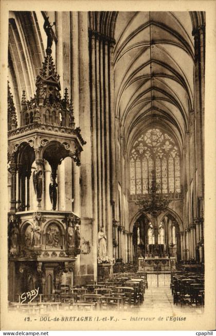 CPA Dol de Bretagne Interieur de l Eglise