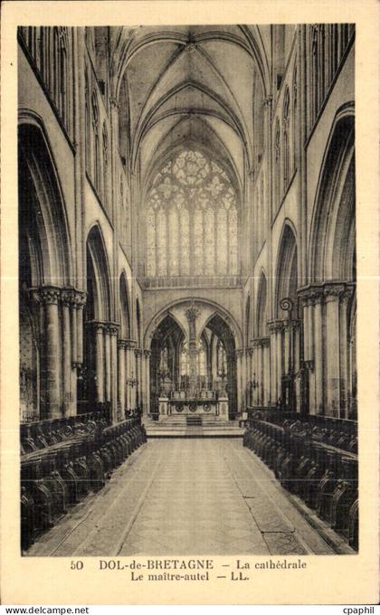 CPA Dol de Bretagne La Cathedrale Le Mailre autel