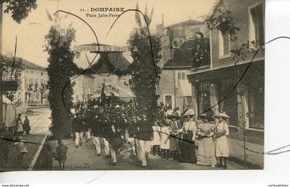 CPA. D88. DOMPAIRE.  Place Jules-Ferry . Fanfare . Dompaire a ses invités .