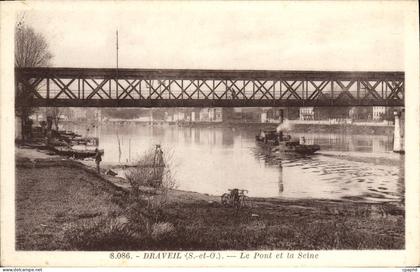 CPA Draveil Le Pont et la Seine Bateau