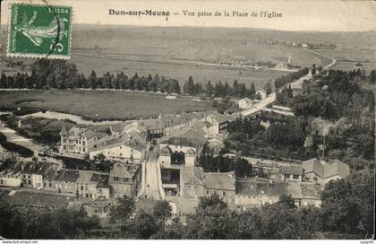 Dun sur Meuse - Vue prise de la Place de L'Eglise - CPA