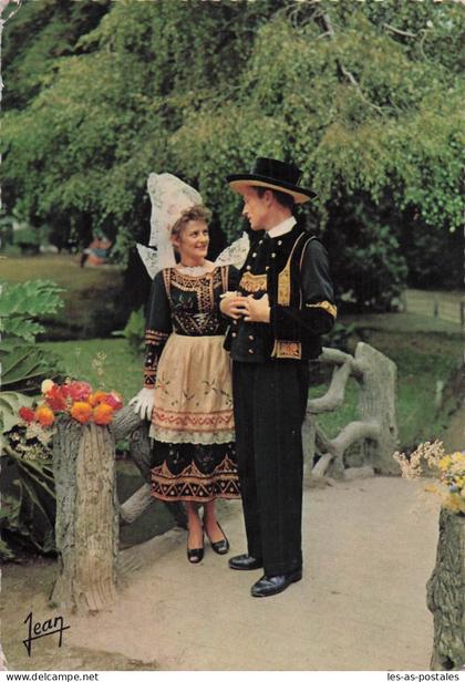 29 ELLIANT COUPLE DE LA REGION D ELLIANT