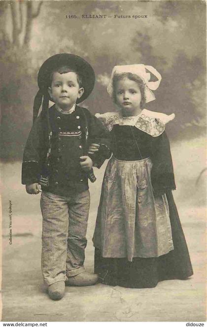 Carte Postale Ancienne - 29 - Elliant - Futurs Epoux - Enfants - Animée - Folklore - Scène et Types - CPA - Voyagée en 1
