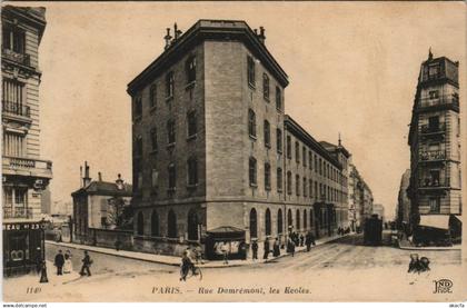 CPA PARIS 18e Rue Damrémont les Ecoles (925602)