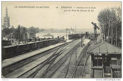 -ref-N739- marne - epernay - interieur de la gare - gares - lignes de chemins de fer - train -trains - transports -