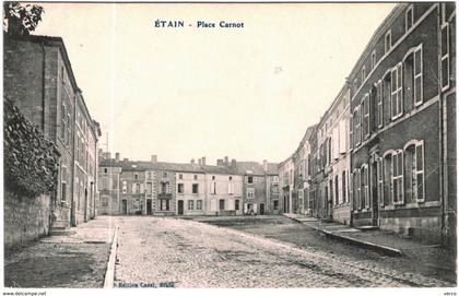 Carte Postale Ancienne de ETAIN-Place Carnot