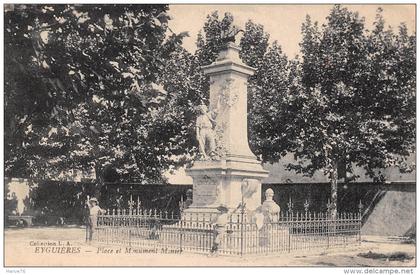 EYGUIERES - place et monument Monier