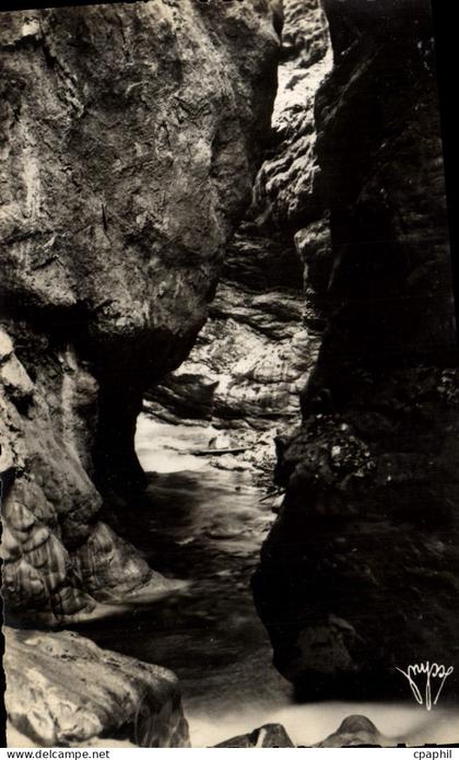 CPM Environs de Faverges Grottes et cascades de Sevthenex Dans les gorges le goulet