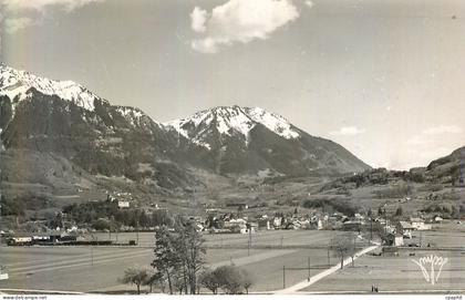CPM Faverges (Haute Savoie) Vue Generale avec le Mont Belle Etoile et le Col de Tamie