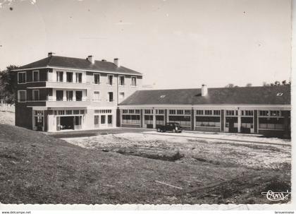 76 - FONTAINE LE DUN - Le Groupe scolaire