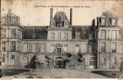 CPA Palais de Fontainebleau Facade du palais