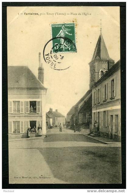 89 - FONTAINES - Place de l'Église - ANIMÉE